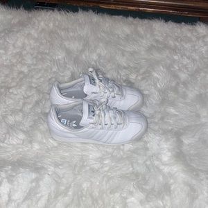 Kids sneakers